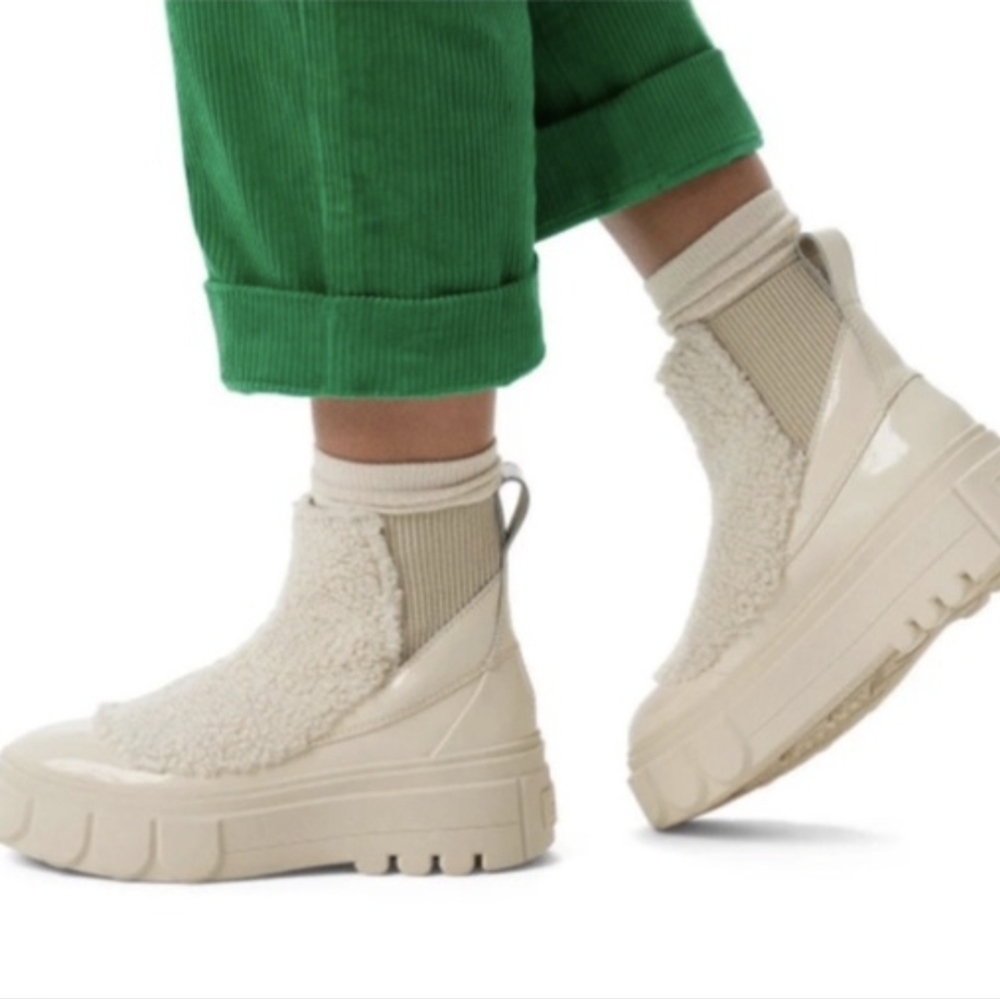 🩵 Chelsea Lug Boots - Cream Ivory